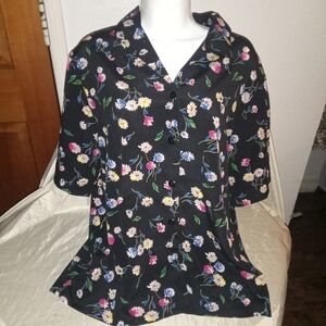 Floral Black Women's Top Short Sleeve Size 21 Inches From Pit To Pit 25